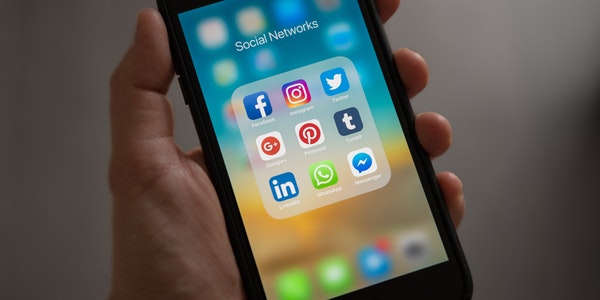 HOW EFFECTIVE IS SOCIAL MEDIA IN THE PROCESS OF E-COMMERCE?